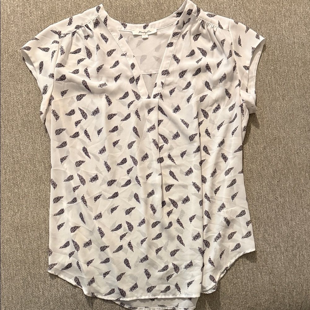 Chic White Patterned Blouse